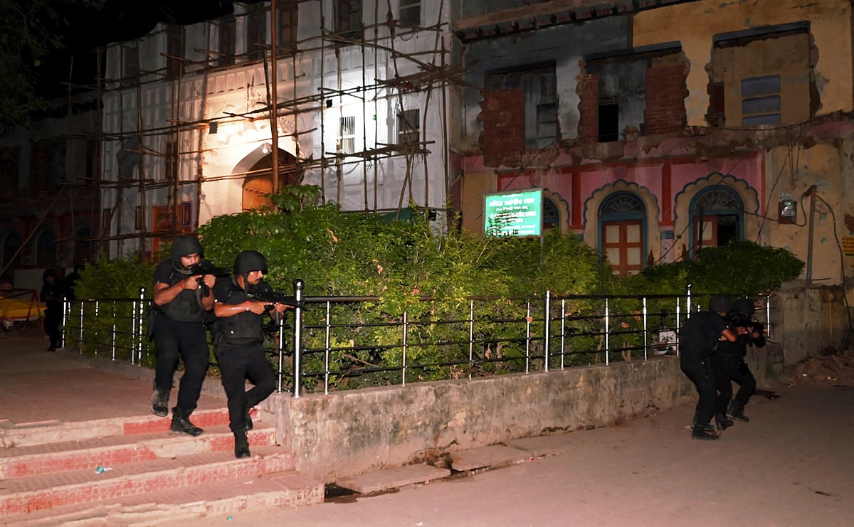 PTI : NSG commandoes during a security mock drill near Dashrath Bhawan in Ayodhya, Friday, July 19, 2024